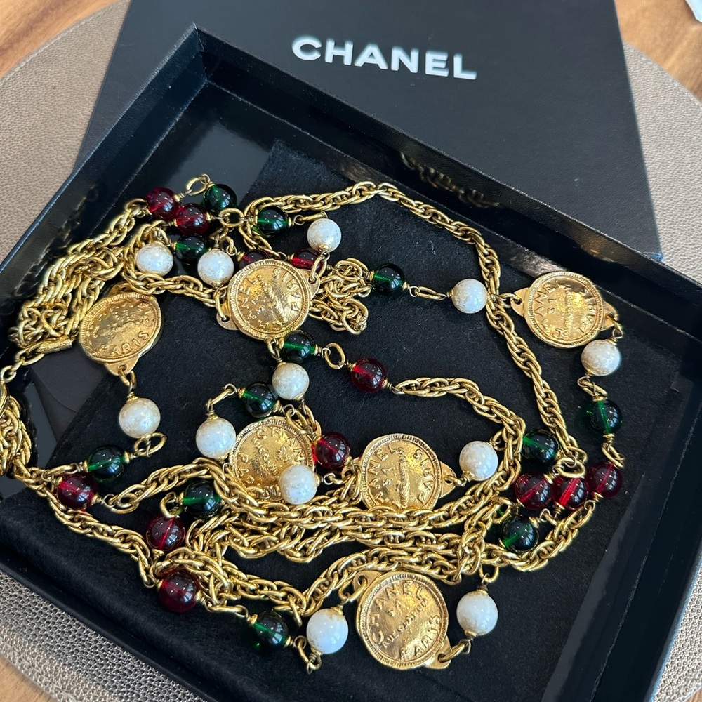 CHANEL Gold Necklace with Red, Green, and White gripoix Beads
